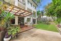 Walk to Noosa Junction & Hastings Street: Ground Floor Apartment with Sunlit Courtyard