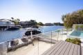 Waterfront Retreat, walk to Hastings Street and Approved for Holiday Letting