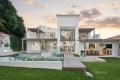 Sculptured Modernist Lair Steals Lakefront Limelight 