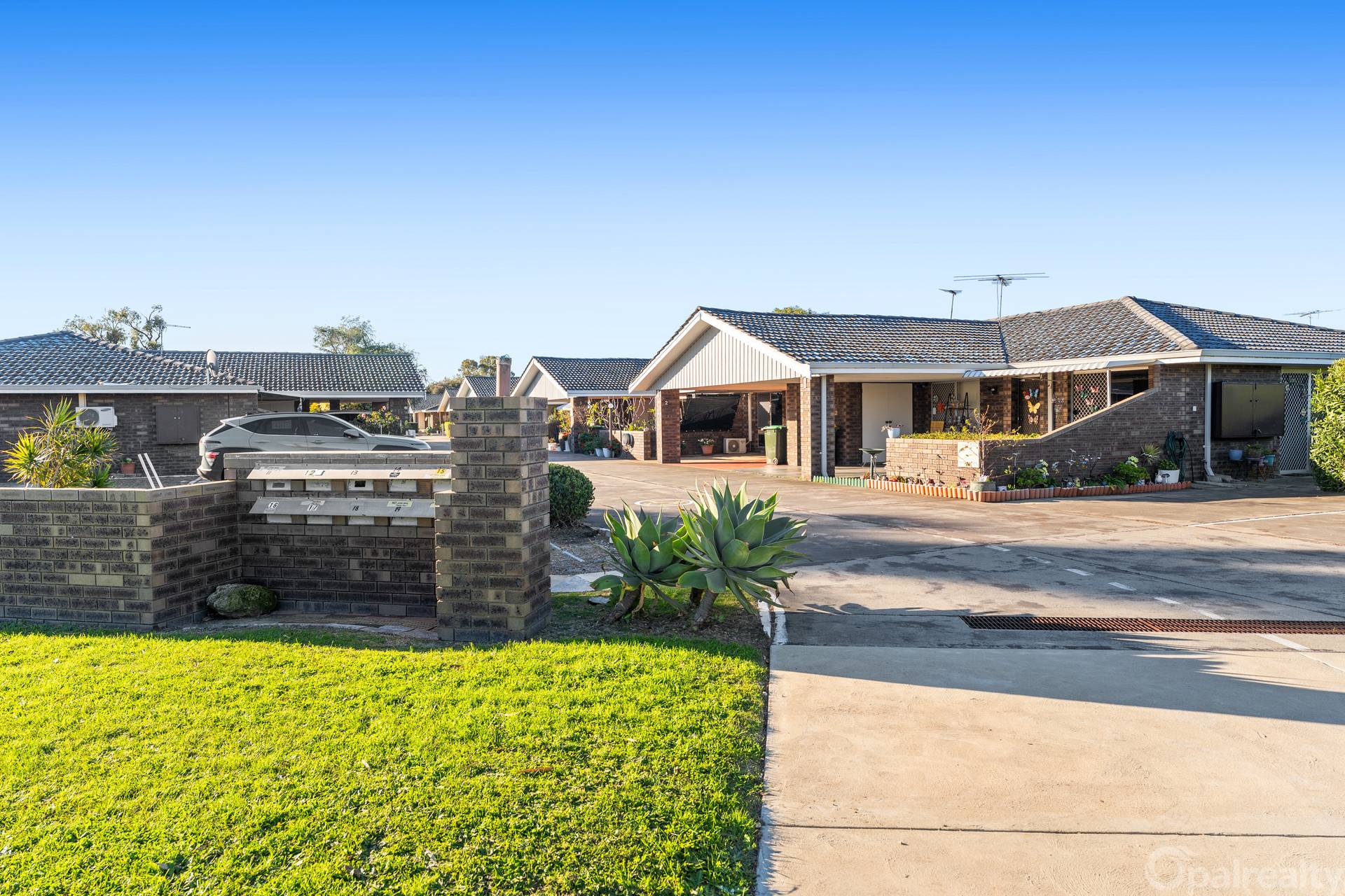 3/6 Merope Close, Rockingham - Image 1