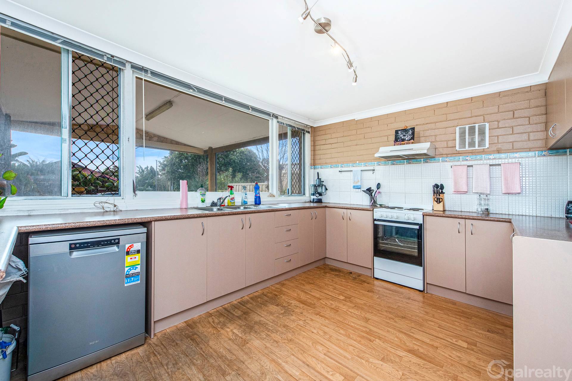 6 Manders Way, Singleton - Thumbnail 7