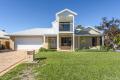 Just one block from the foreshore– workshop & pool