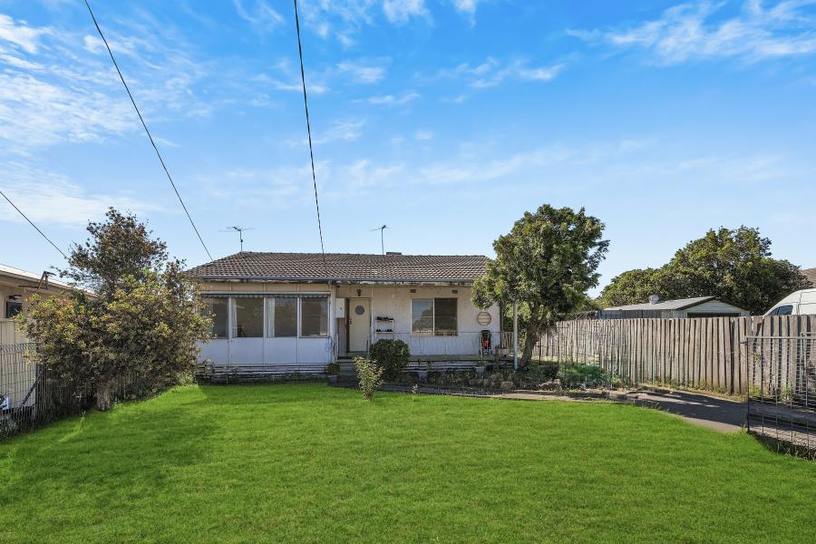 Prime Opportunity on a Generous Allotment in a Thriving Location