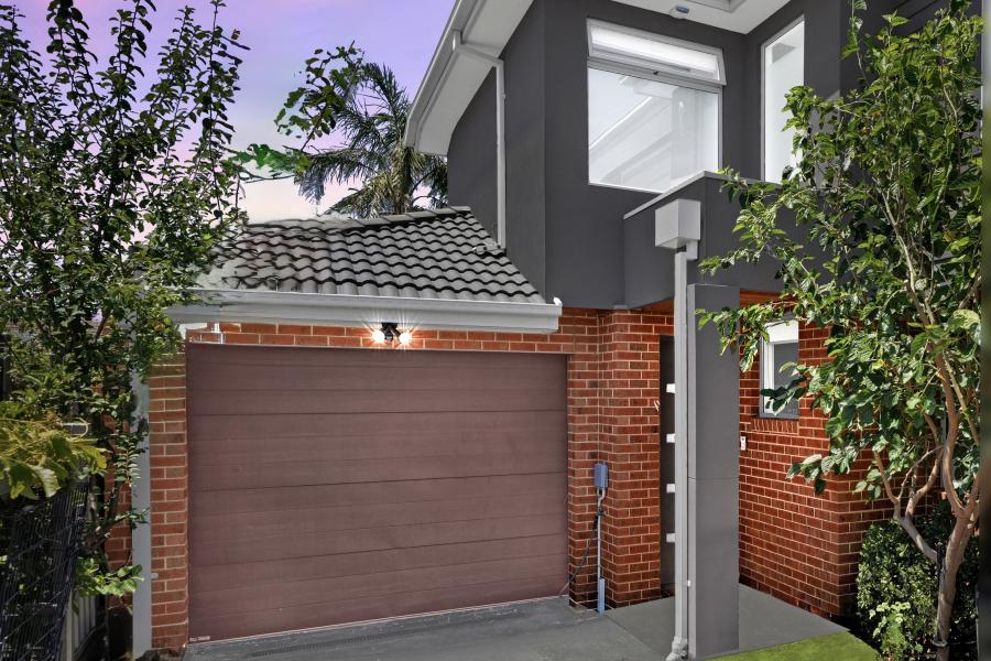 Low-Maintenance Living in a Convenient Jacana Location