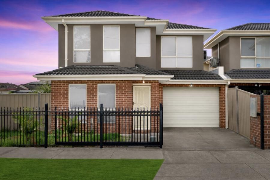 Street Frontage Townhouse – No Body Corporate!