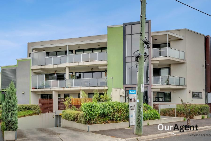 Oversized Entertainers Delight In Boutique Block