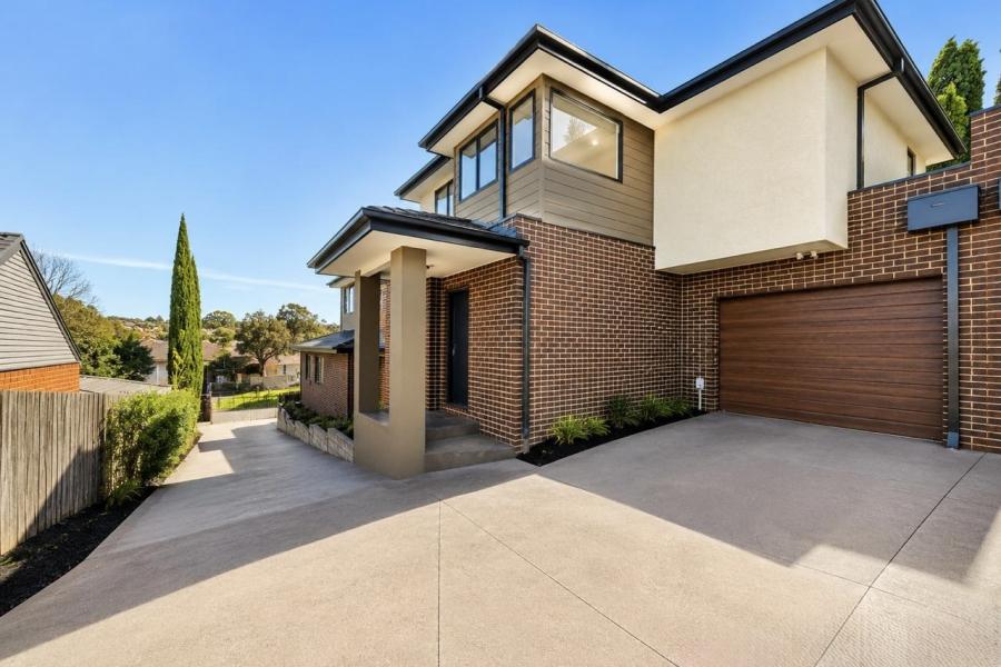 Modern 3-Bedroom Townhouse in Prime Pascoe Vale Location