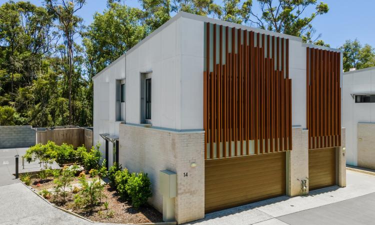 Stylish, Modern Townhouse in Prime Sippy Downs Location!