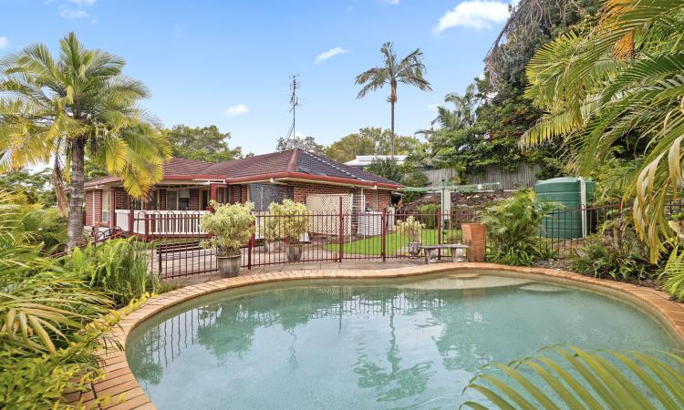 Federation Charm, Family-Friendly Location with Outstanding Renovation Potential!