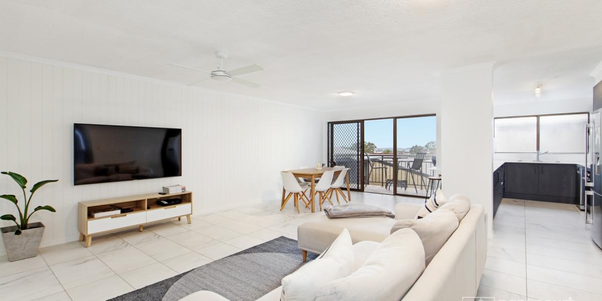 Fully renovated unit a short walk from the beach