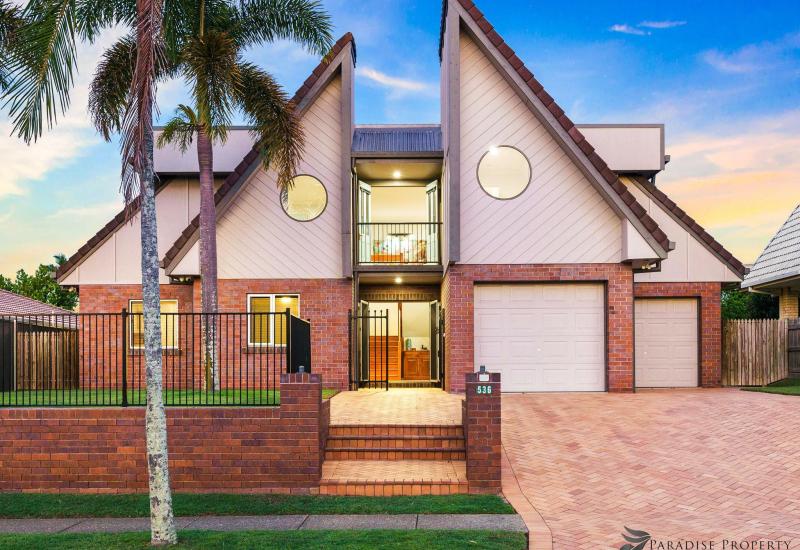BIG 2 STOREY ICONIC RESIDENCE WITH CITY VIEWS - GREAT HOME BASED BUSINESS/DUAL OCCUPANCY POTENTIAL