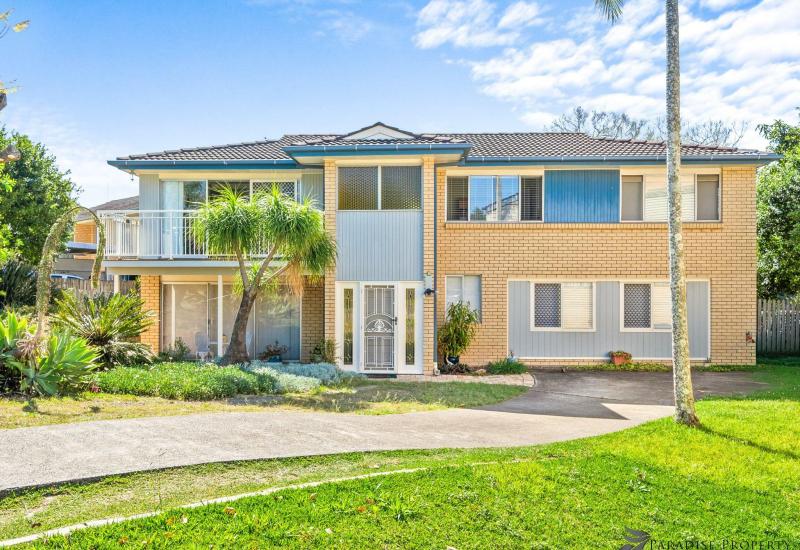 DUAL LIVING POTENTIAL – CLOSE TO BUS
