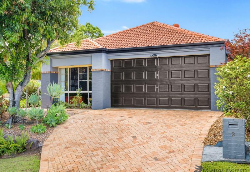 SPLASH INTO SUMMER WITH THIS STUNNING PROPERTY – SHORT WALK TO SHOPS & BUS