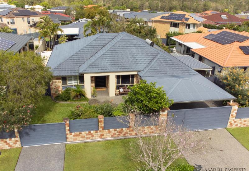 MODERN, OPEN PLAN LIVING IN STRETTON CATCHMENT