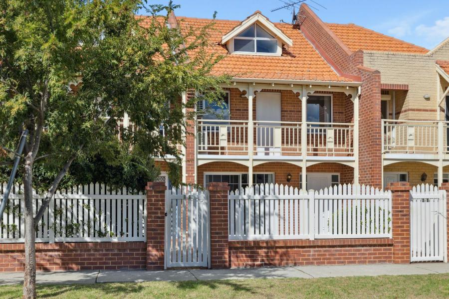 Street Front Tri-Level Townhouse Close to Raphael Park