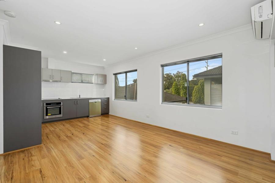 Top Floor with No Common Walls!