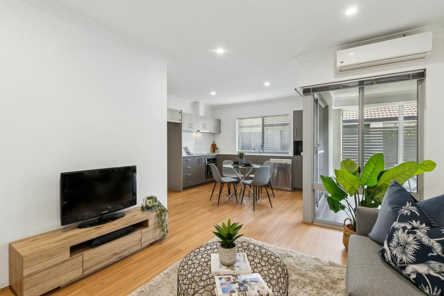 Top Floor with No Common Walls!