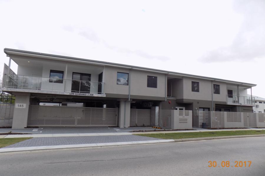 Near New 2 Bedroom Courtyard Apartment