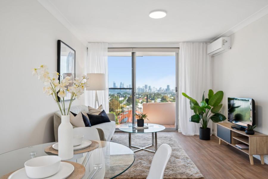 Panoramic City & River Views!