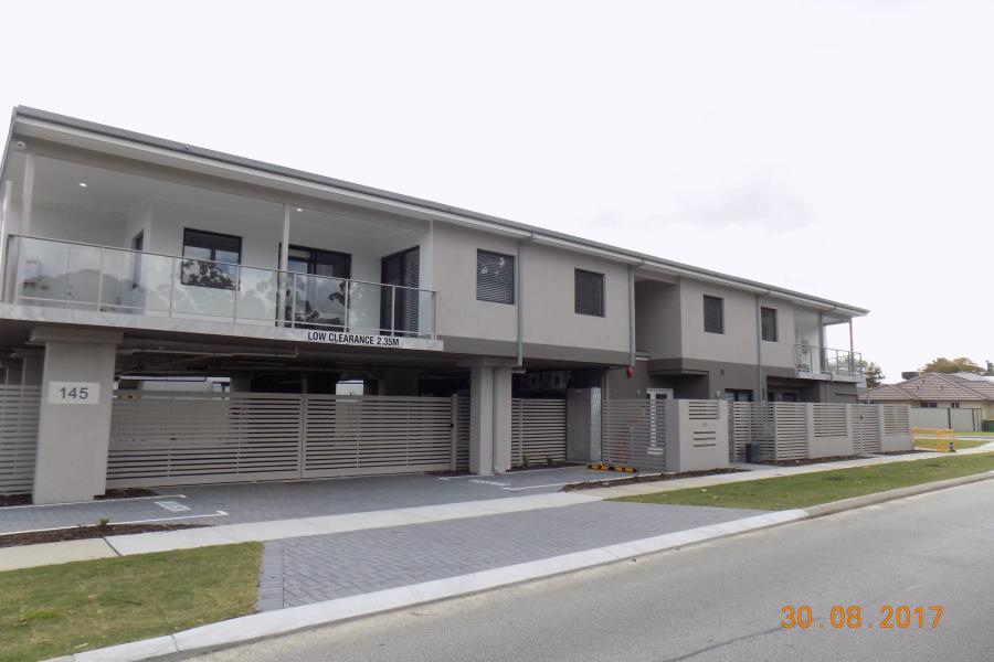 Near New 1 Bedroom Courtyard Apartment