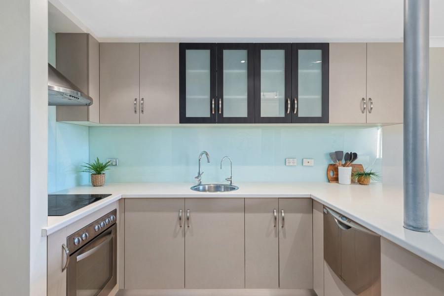 Stylish Fully Renovated Courtyard Apartment