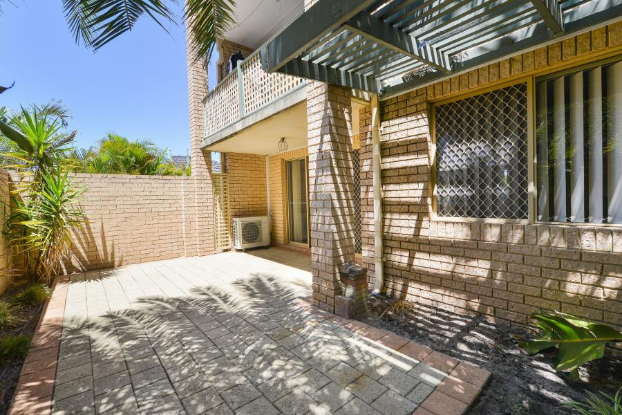 Large Renovated Courtyard Apartment
