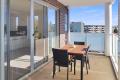 Modern Unit Walking Distance to Station!