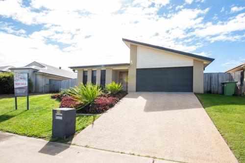 98 Whitehaven Dr, Blacks Beach, Blacks Beach - Image 1