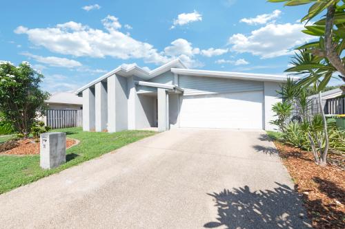 55 Whitehaven Dr, Blacks Beach, Blacks Beach - Image 1