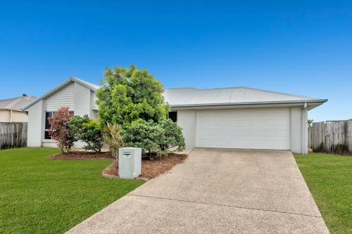 18 Coogee Tce, Blacks Beach, Blacks Beach - Image 1