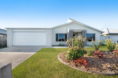 24 Coogee Tce, Blacks Beach, Blacks Beach - Image 1