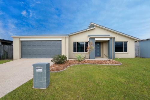 19 Coogee Tce, Blacks Beach, Blacks Beach - Image 1