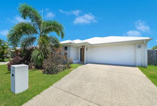 189 Whitehaven Drive, Blacks Beach, Blacks Beach - Image 1