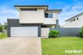 Stylish Coastal Living – Walk to Illawong Beach!