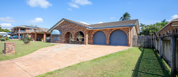Family comfort, convenience & big shed!