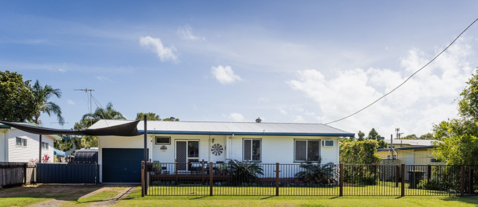 Coastal Elegance & Effortless Living Near the Beach