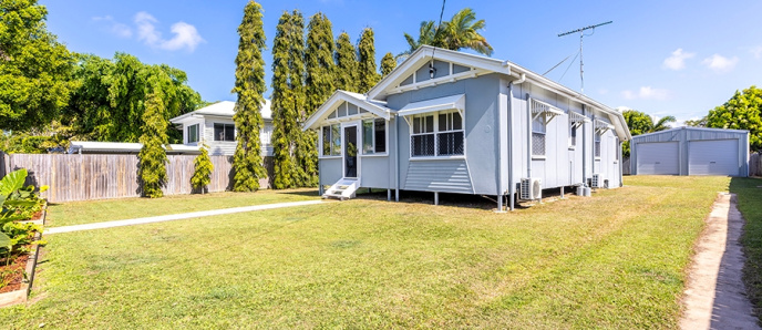 Charming Cottage with Big Block & Shed!