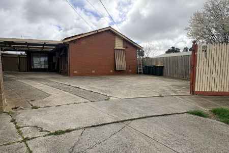Spacious Family Home with Self-Contained Granny Flat, Solar Power & Excellent Extras