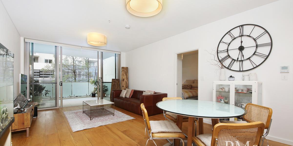 Flawless Three Bedroom Apartment with Garden View