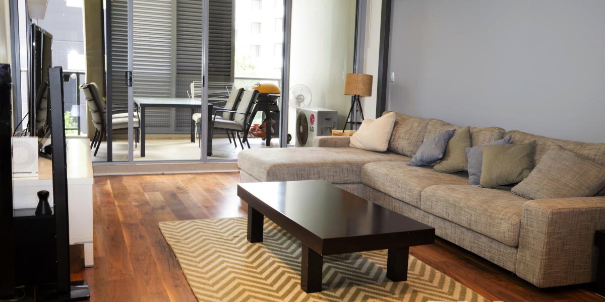 Fully Furnished Split Level 2 Bedroom