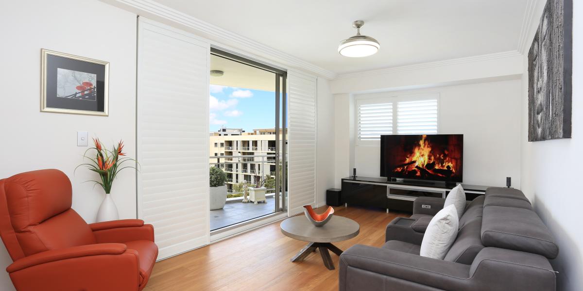 Smart easy style in a fully renovated sub-penthouse