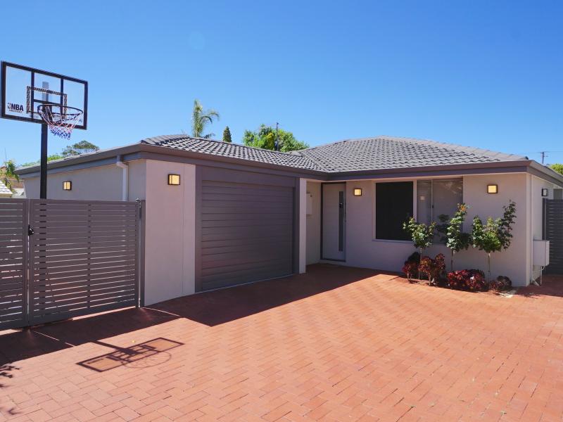 STUNNING HOME,TOP LOCATION!