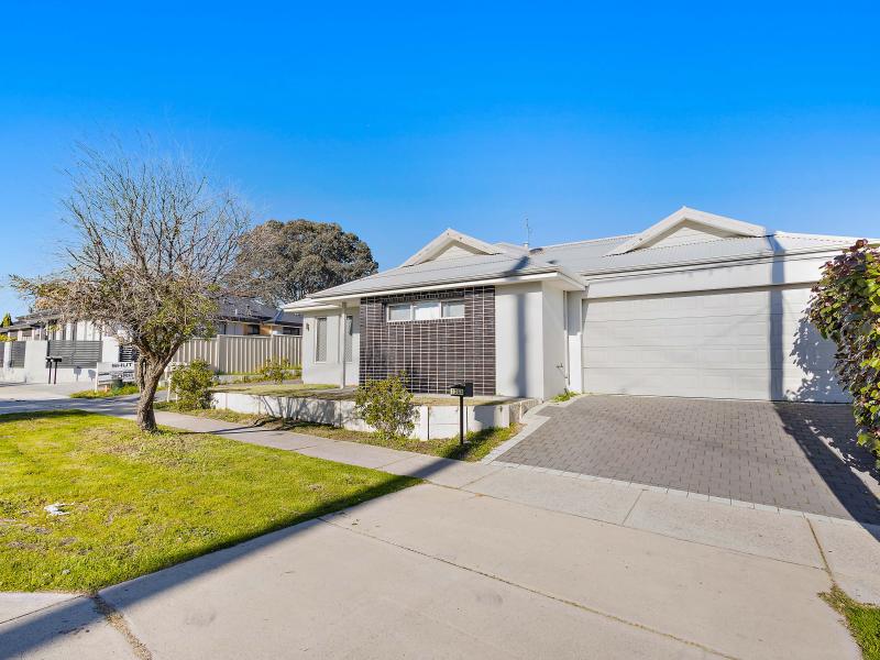 Modern 3 bed 2 bath Villa!