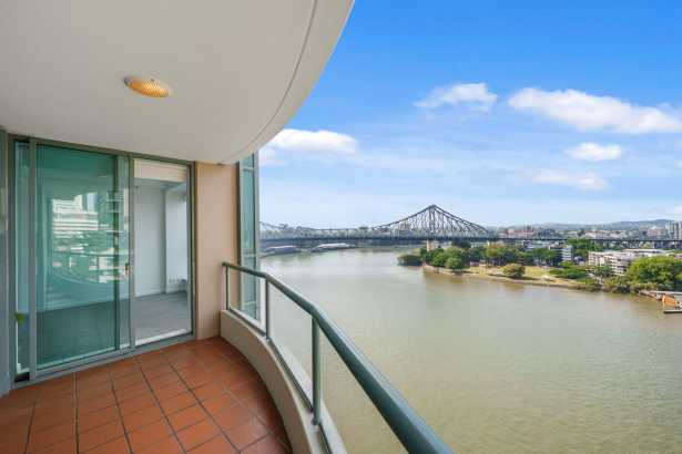 Prestigious Riverfront Living – Admiralty Towers II