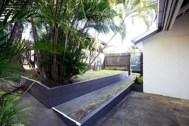 Fully Furnished 2 Bedroom Unit in the Heart of Teneriffe – Utilities Included