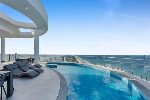 Luxurious Beachfront Living on the 21st Floor