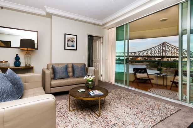 Luxury Furnished Apartment with Breathtaking River & Story Bridge Views!