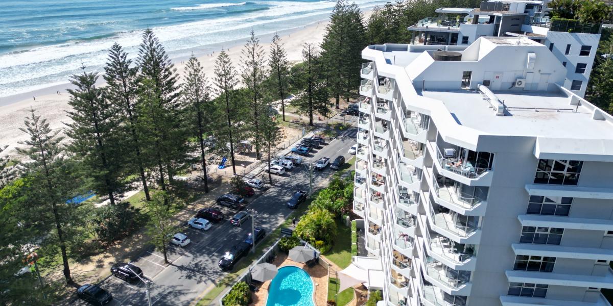 LOCATION, LOCATION, LOCATION - BURLEIGH HEADS BEACHFRONT RESORT