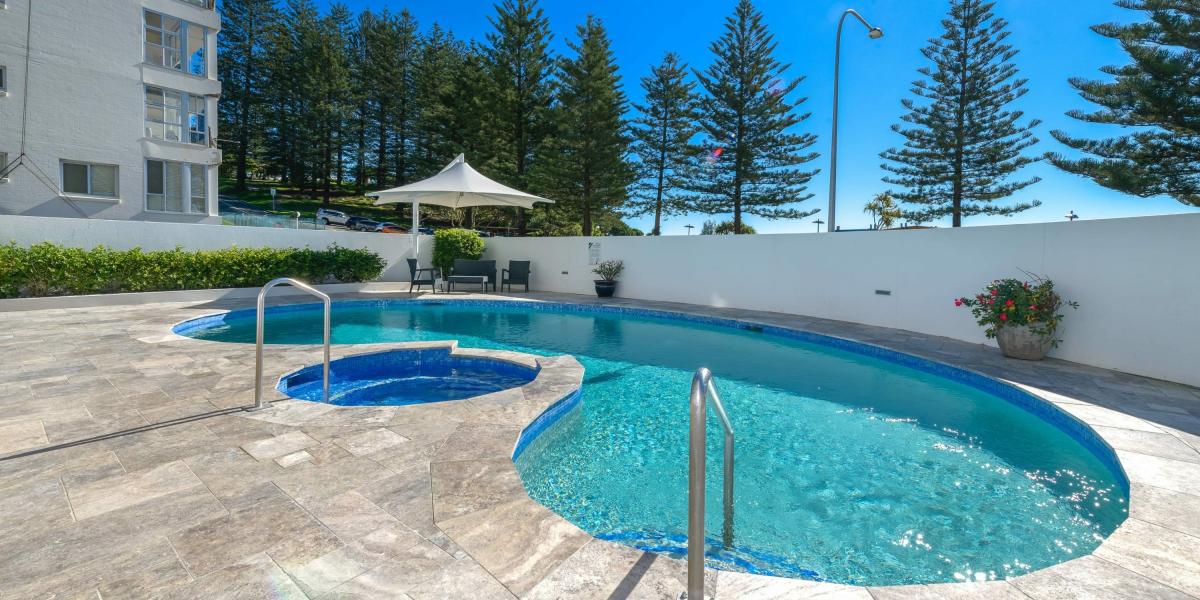 OUTSTANDING HIGH NET PROFIT HOLIDAY COMPLEX - STUNNING RAINBOW BAY