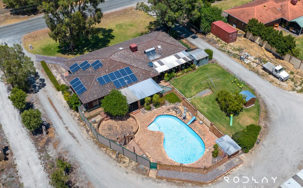 RARE HORSE PROPERTY OPPORTUNITY! Rodway Group
